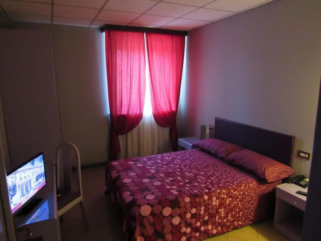 B&B The Sun Swimming & Pool Turin Exterior photo