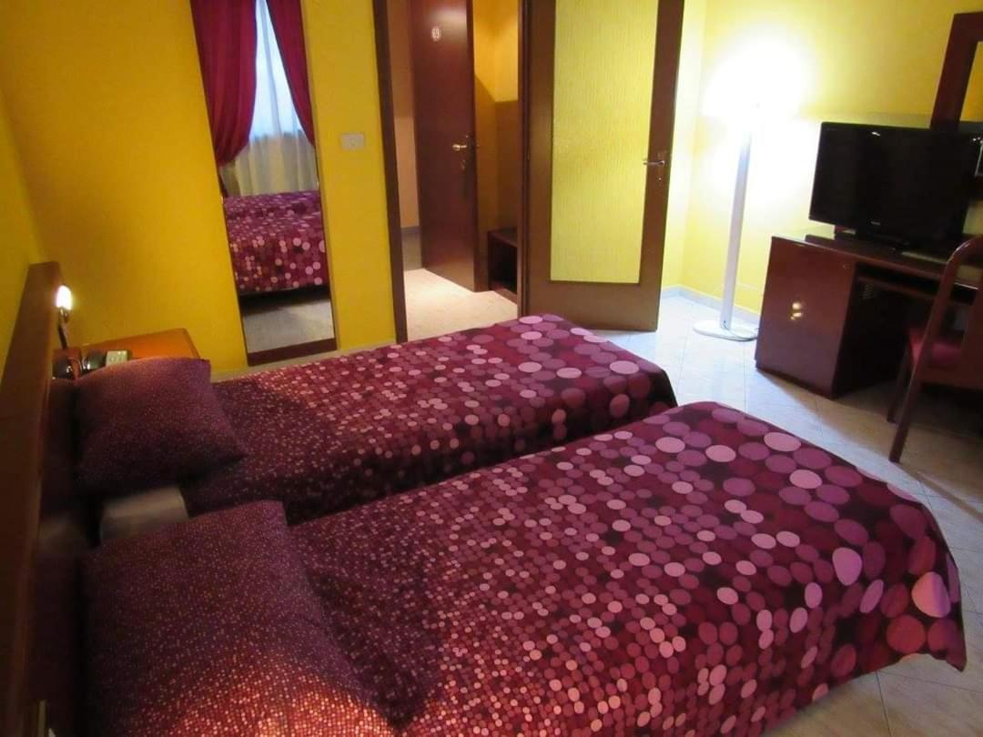 B&B The Sun Swimming & Pool Turin Exterior photo